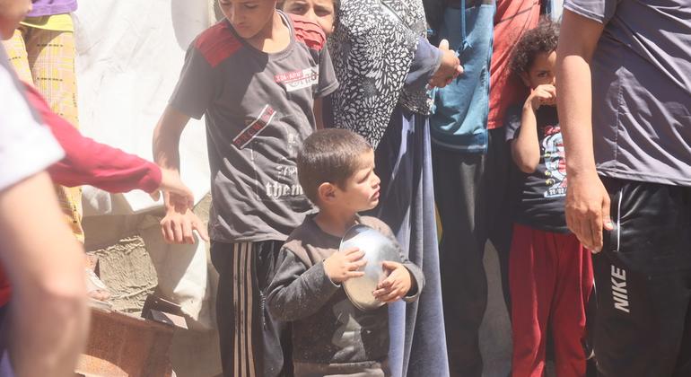 UN aid teams plead for access amid reports Gazans shot collecting food