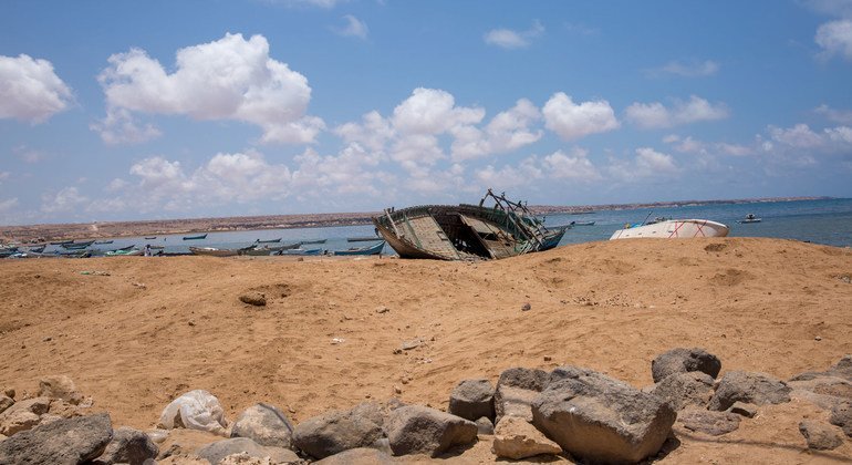 At least eight die in Red Sea tragedy as smugglers force migrants overboard