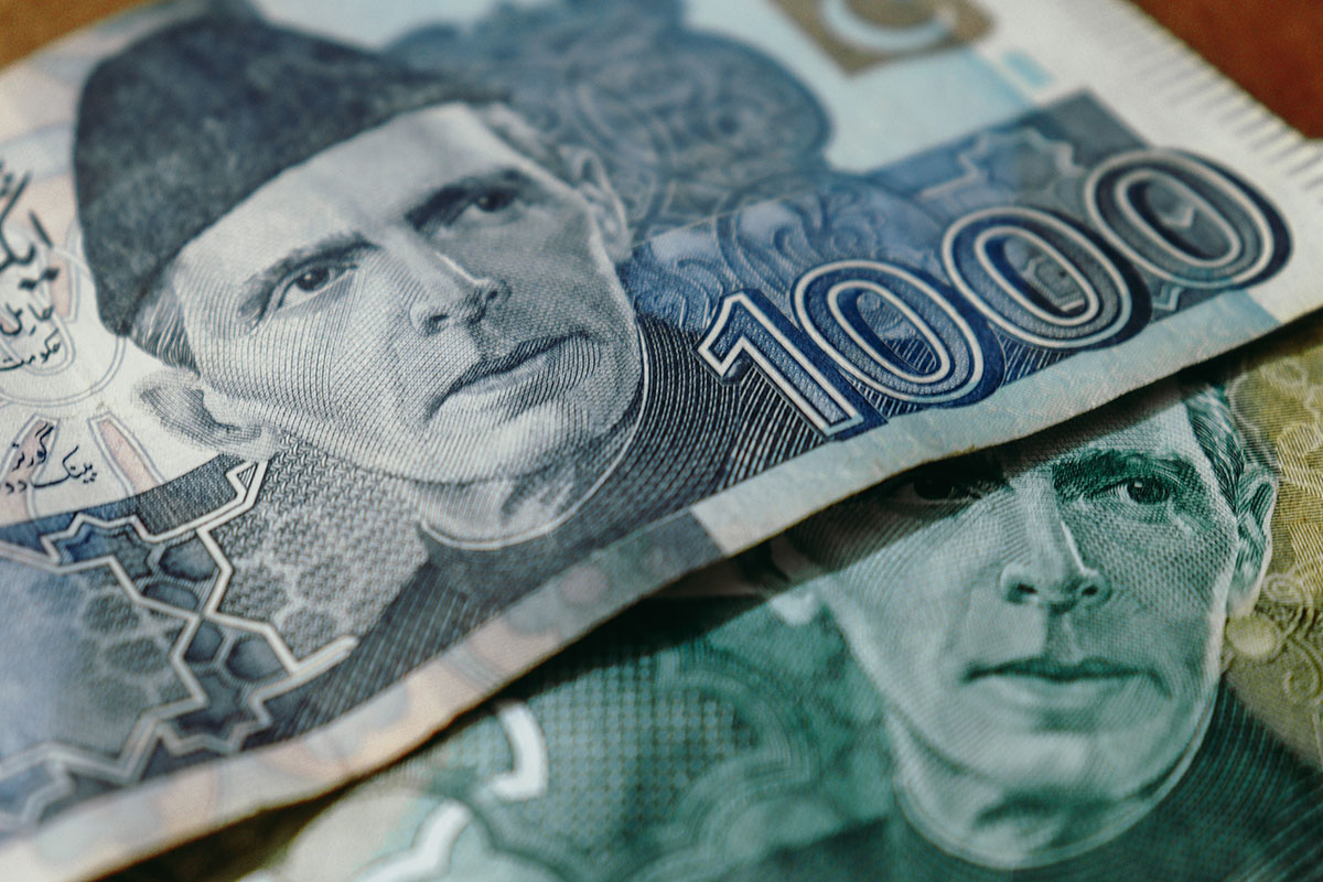 Pakistan restricts foreign currency sales to digital channels